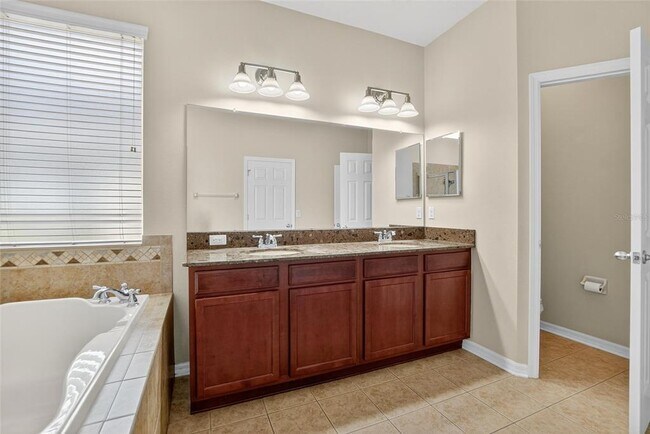 Building Photo - 15810 Starling Water Dr