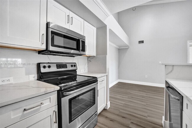 Building Photo - 631 SW 111th Ln