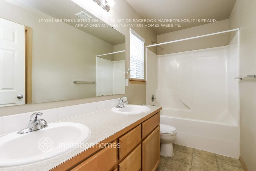 Building Photo - 18560 96th Ave E