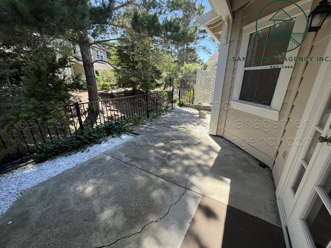 Building Photo - Two Bed Pacific Grove Condo in Gated Commu...