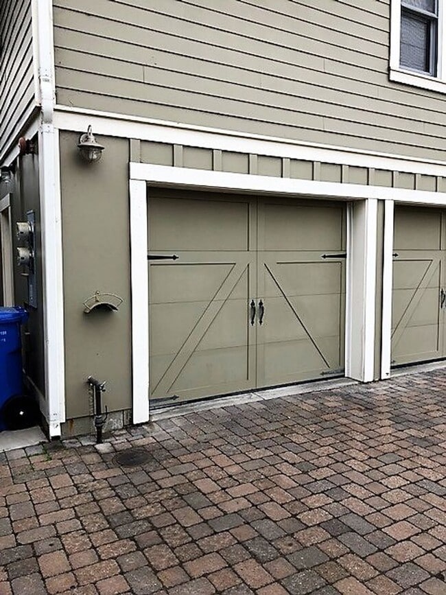 Building Photo - 579 Buchon St