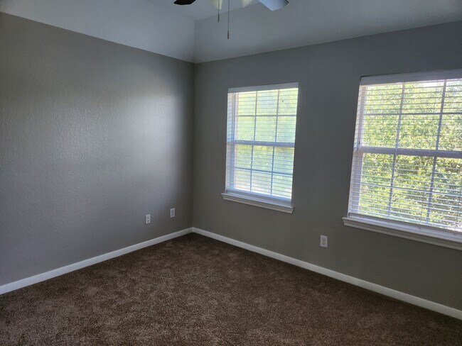 Building Photo - 20676 Oakhurst Meadows Dr