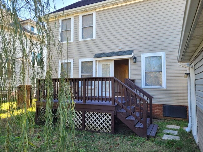 Building Photo - 3 Bedroom, 2.5 Bath Home with Open Floor Plan