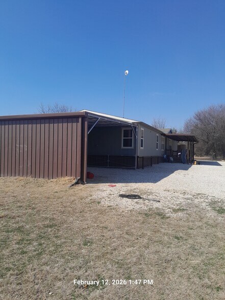 Building Photo - 404 W Old Axtell Rd