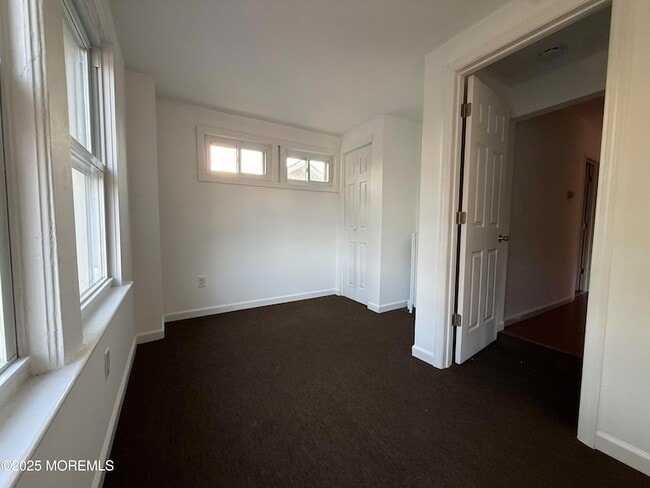 Building Photo - 604 Irving Pl