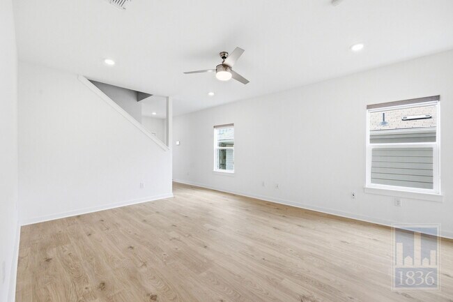 Building Photo - 10925 Tildon Ave