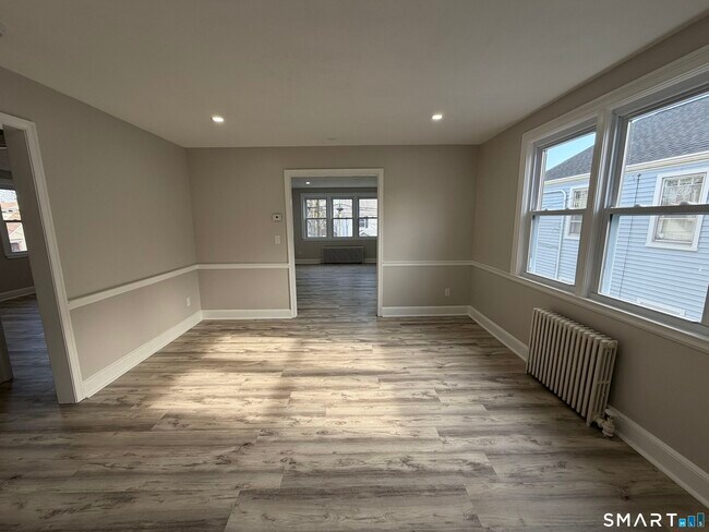 Building Photo - 62 Lincoln Ave