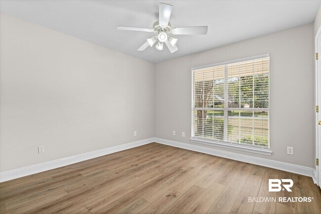Building Photo - 10610 S Side Loop