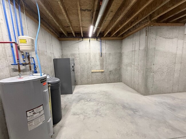 Building Photo - 6416 Whispering Wy