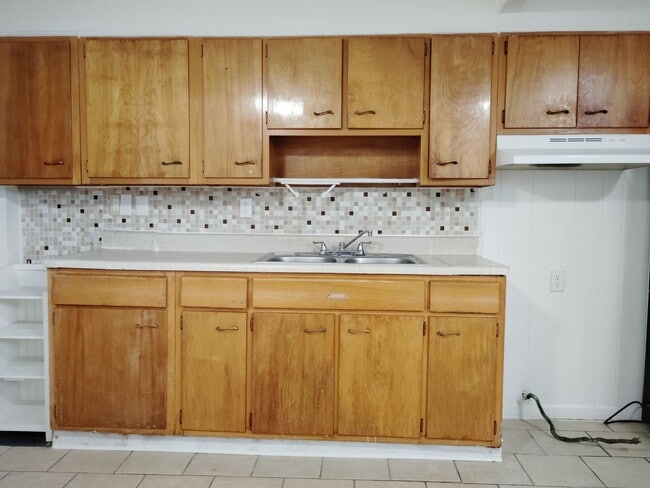 Building Photo - New Listing! 4-5 Bedroom house for rent in Cahokia!