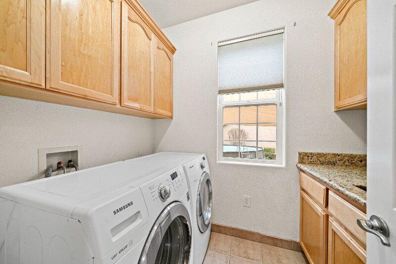 Building Photo - 8661 Elm Ave