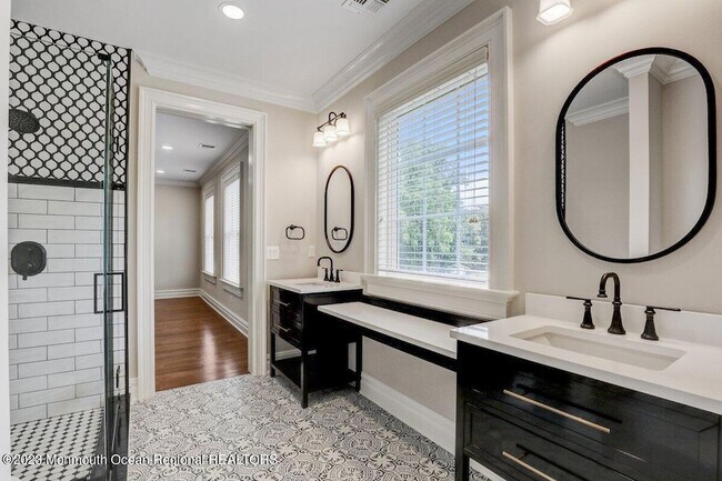 Building Photo - 489 Sycamore Ave