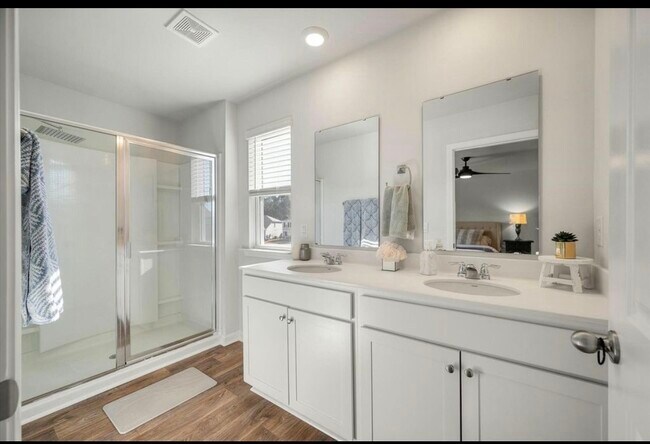Building Photo - 307 Black Birch Dr