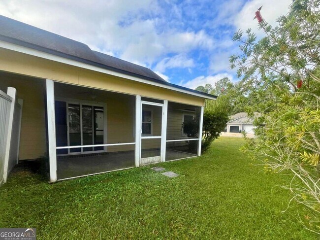 Building Photo - 303 Gary Cir