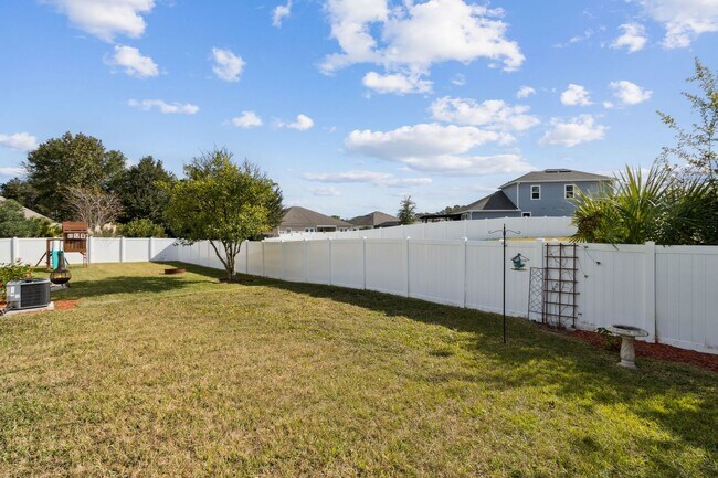 Building Photo - Adorable Newly Renovated 3/2