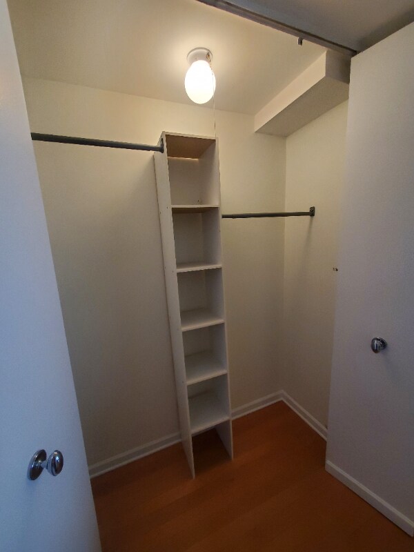 Building Photo - 4343 N Clarendon Ave