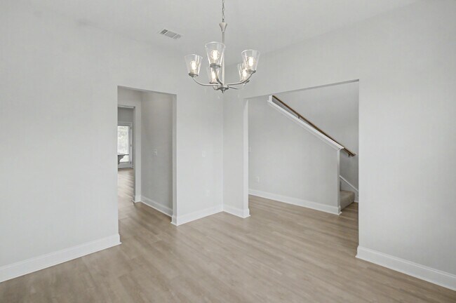 Building Photo - 173 Mcclelland Lp NE