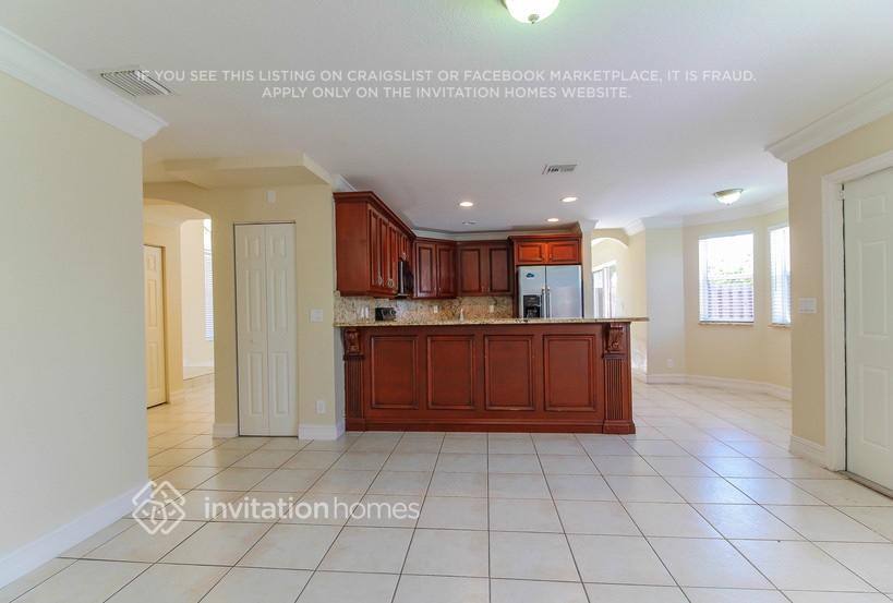 Building Photo - 7302 Spinnaker Bay Dr