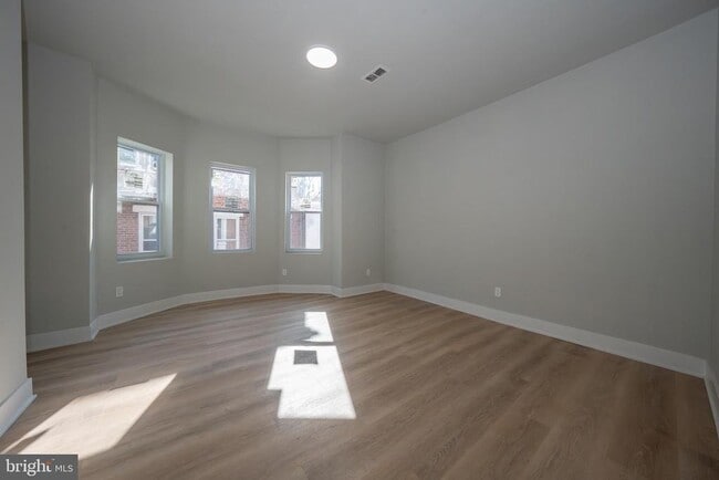 Building Photo - 122 3RD St