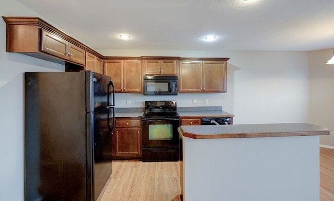 Building Photo - 3 bedroom home conveniently located on the east side of Republic