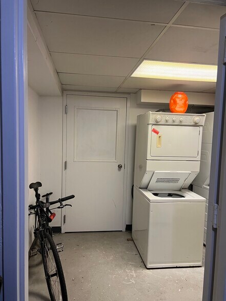 Dedicated Laundry - 620 W Briar Pl