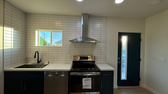 Building Photo - 1202 61st St