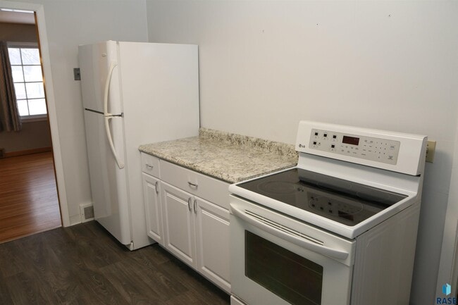 Building Photo - 1905 S Western Ave