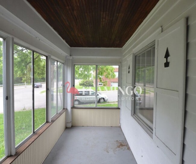 Building Photo - 2101 Riverside Dr