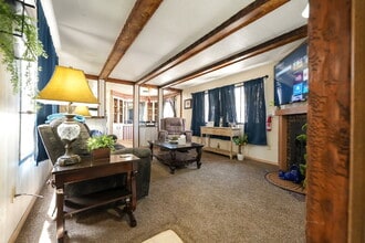 Building Photo - Stylish & Spacious 2-Bedroom Mobile Home