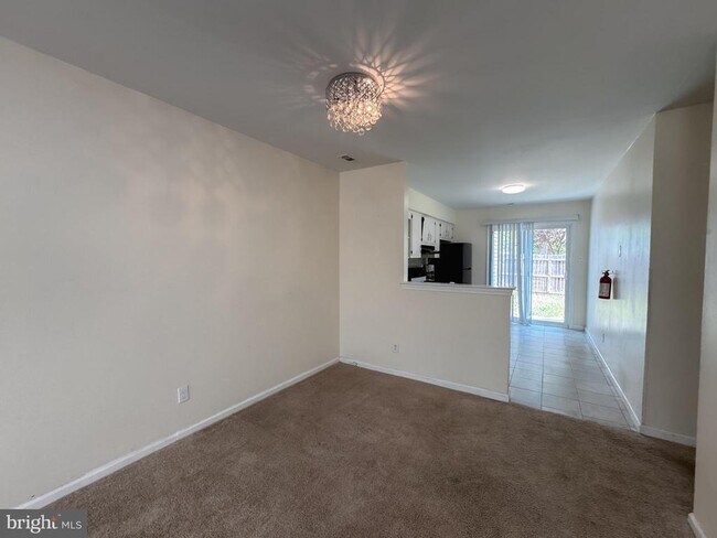 Building Photo - 38 Hopewell Ln