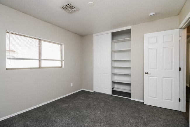 Building Photo - 8433 E Natal Cir