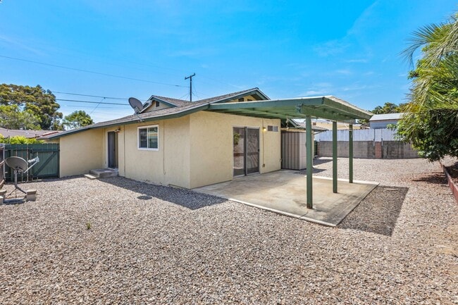 Building Photo - One level single family home in Clairemont...