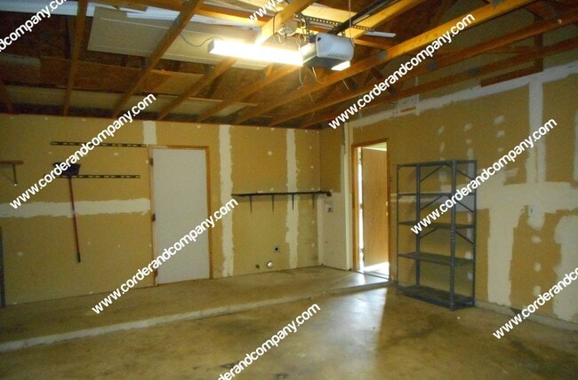 Building Photo - Nice 3 Bedrooms, 1 3/4 Bathroom, 2 Car Gar...