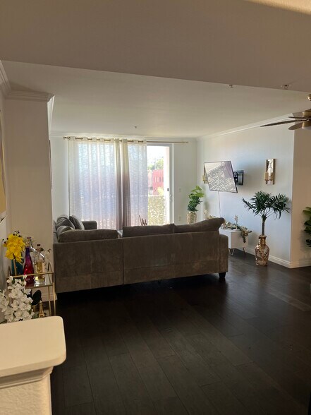 Building Photo - 3740 Santa Rosalia Dr