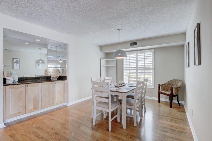 Building Photo - 1501 Chesapeake Ave