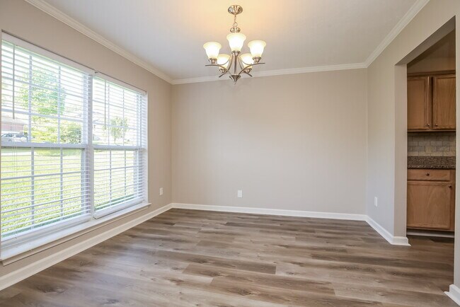 Building Photo - 200 Lake Forest Dr