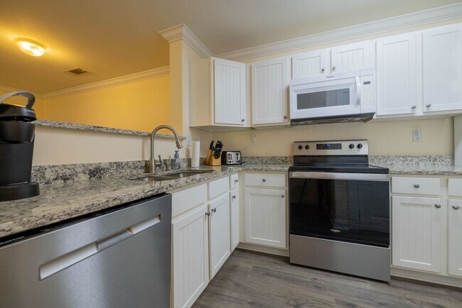Building Photo - 2 Bedroom at the Woodlands Available NOW