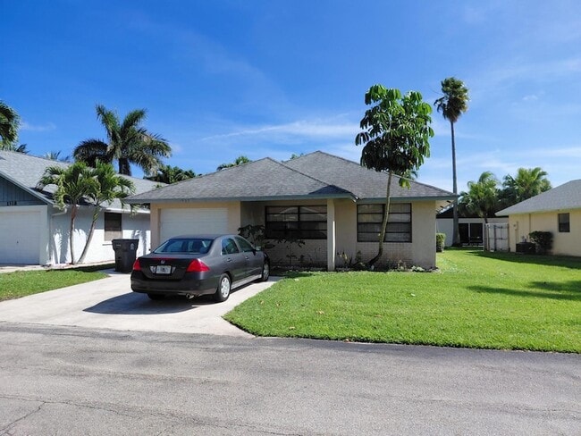 Building Photo - 1322 Pines Ln