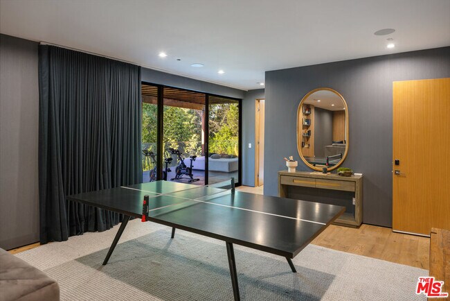 Building Photo - 16801 Oak View Dr