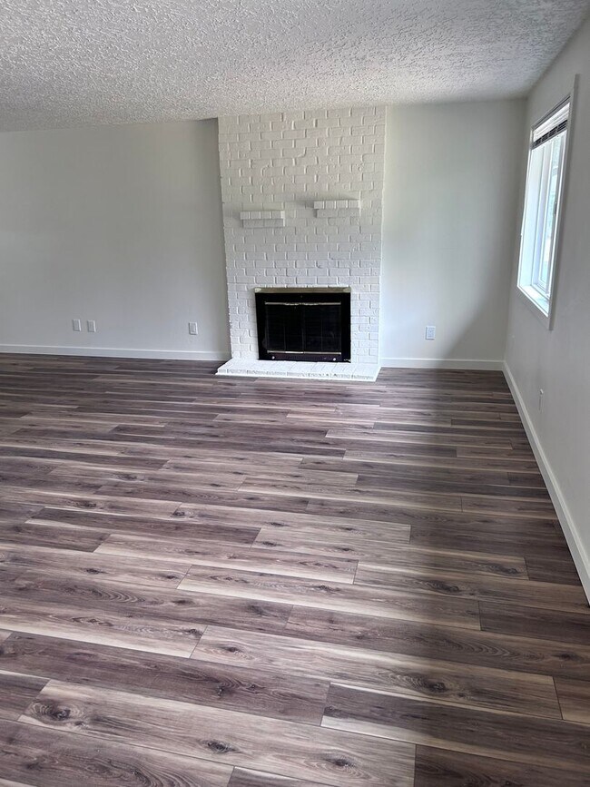 Building Photo - Single Level 4 bedroom in Heart of Vancouver