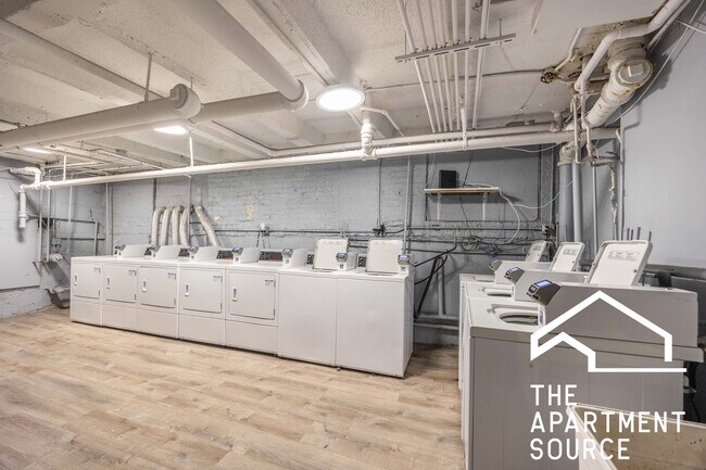 Building Photo - 612 W Patterson Ave