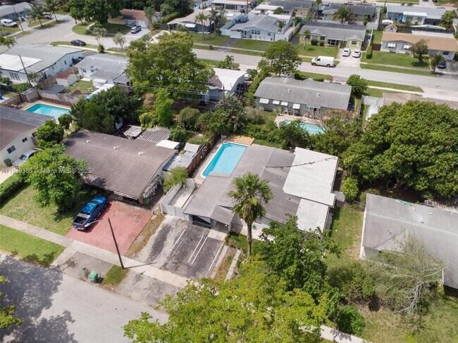 Building Photo - 700 SW 67th Ave