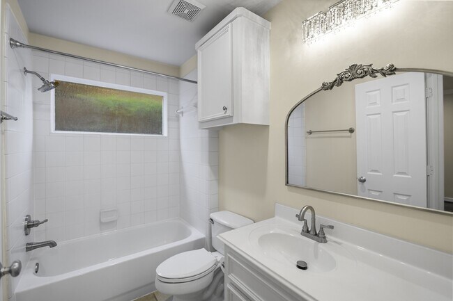 Building Photo - 3307 W Lamar St