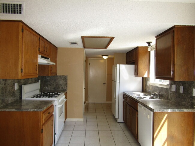 Building Photo - 7001 Winedale Dr