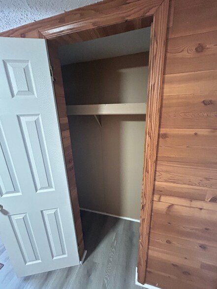 Building Photo - 2060 Deborah Ln