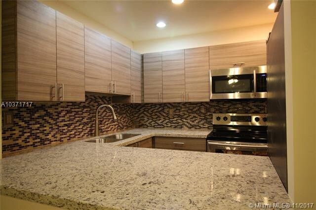 Building Photo - 9301 SW 92nd Ave