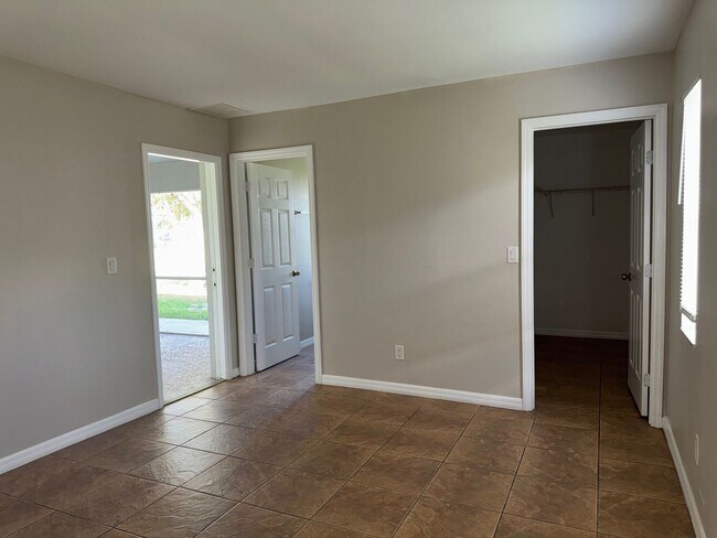 Building Photo - Experience this Cape Coral 3 bedroom 2 bath corner duplex with 1 car garage and screened in lanai.