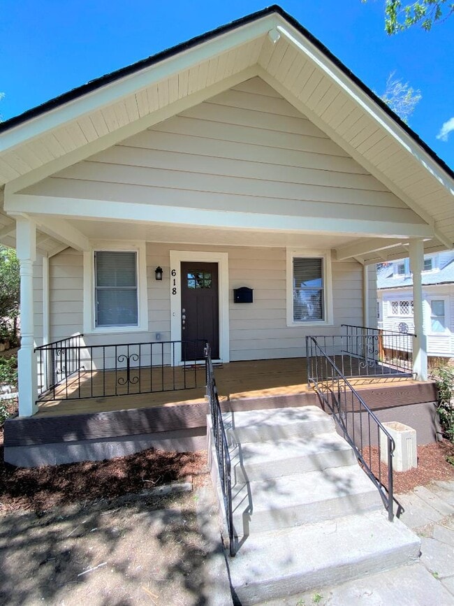 Building Photo - 618 W Pikes Peak Ave