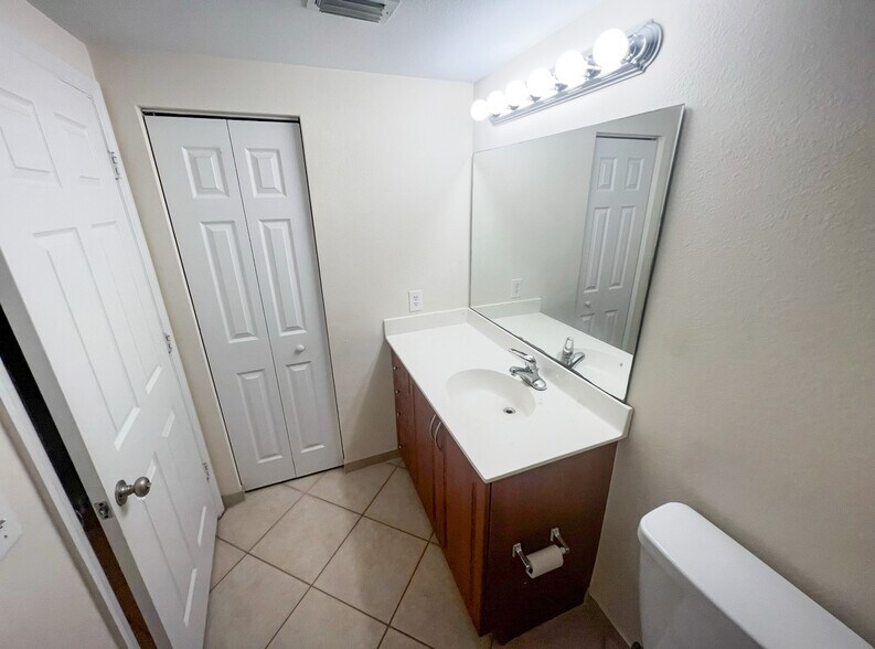 Building Photo - 6556 Emerald Dunes Dr