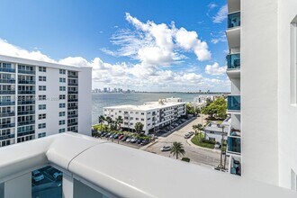 Building Photo - 7501 E Treasure Dr